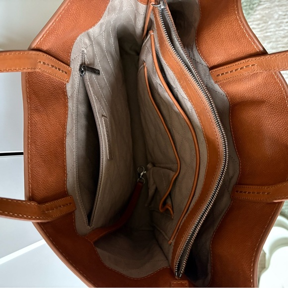 Chanel Neo Soft Shopping Tote - Picture 4 of 10